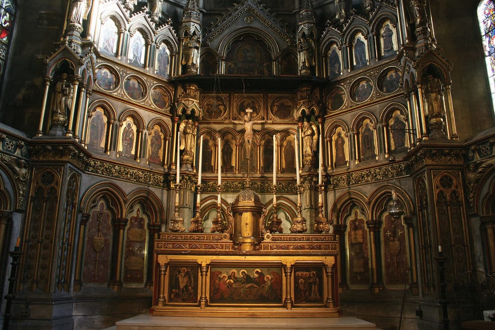 Photograph of the sanctuary at St Johns Baptist Church